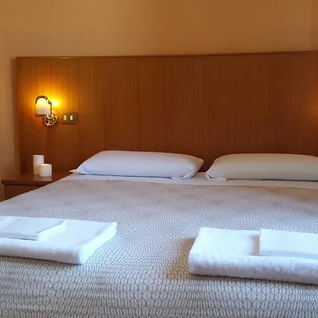 Volusia House 3* روما